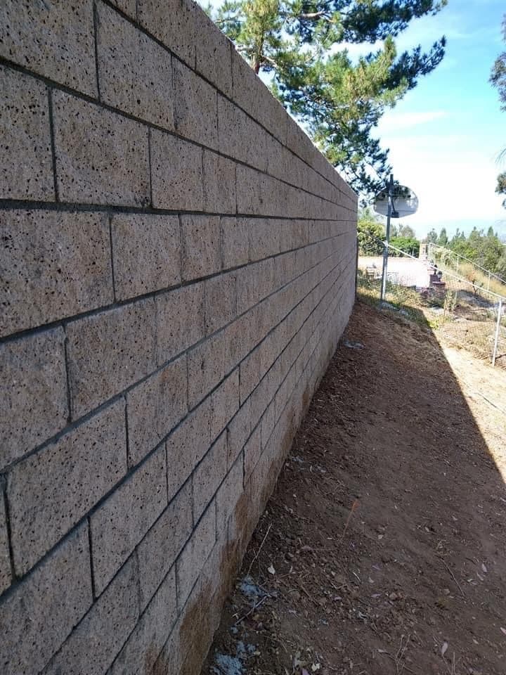 Completed concrete block retaining wall by Campos Lawn Care